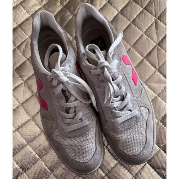 Vega Suede V-10 Sneakers in Fluorescent pink Size 9 - Picture 3 of 12